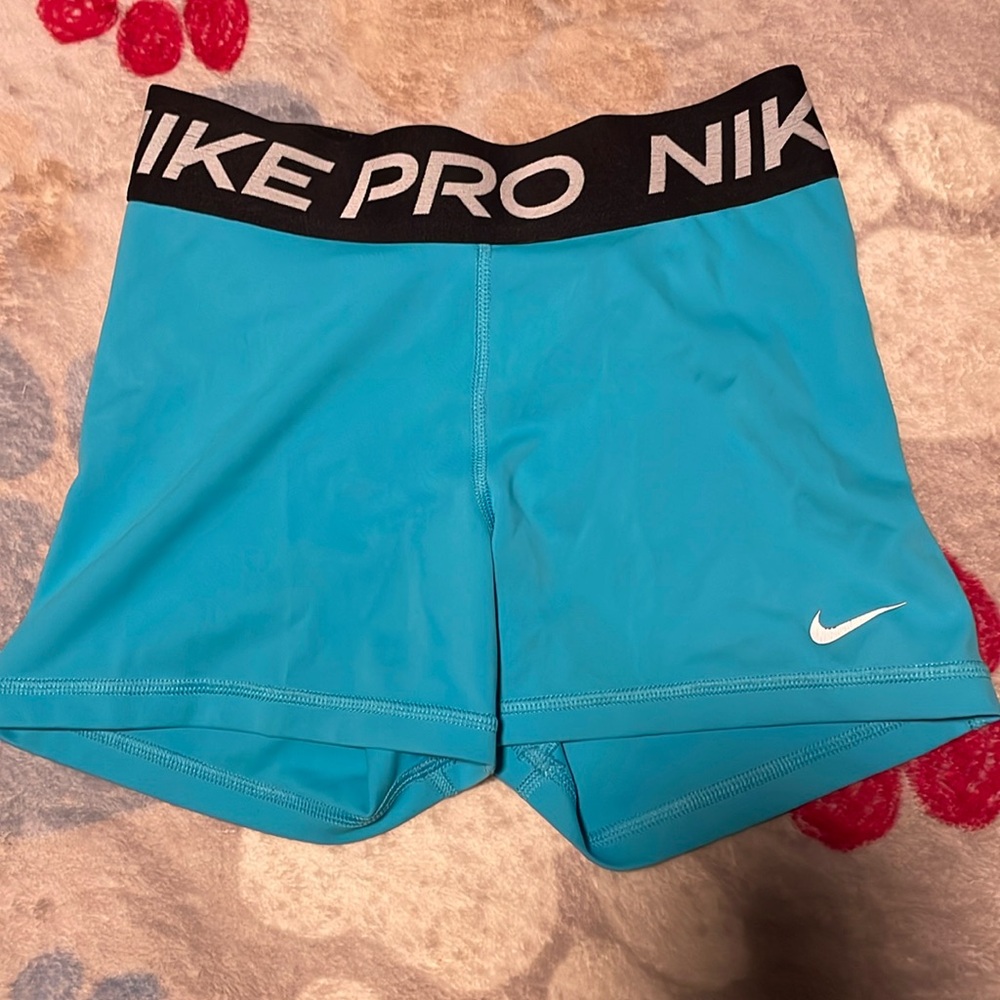 Nike Pros barely worn no tears or stretches or stains